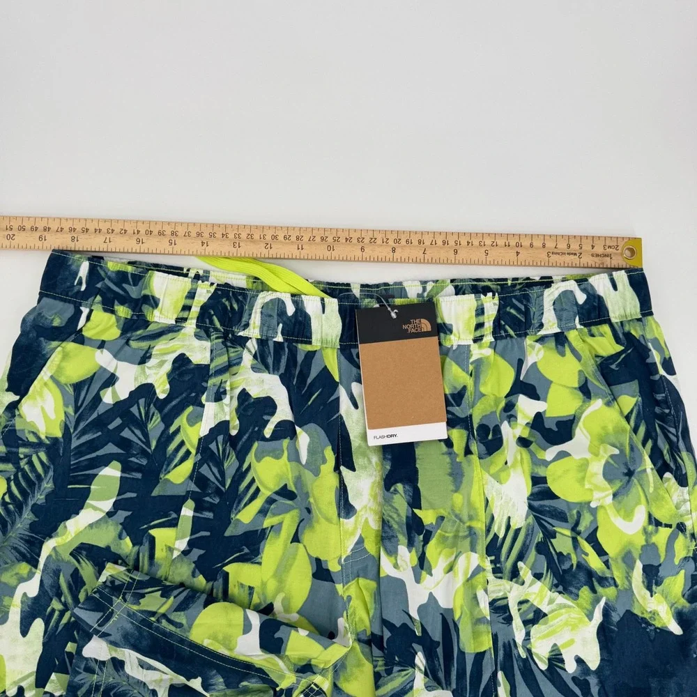 The North‎ Face Mens Swim Trunks XL Green Blue Floral Camo FlashDry Board Shorts